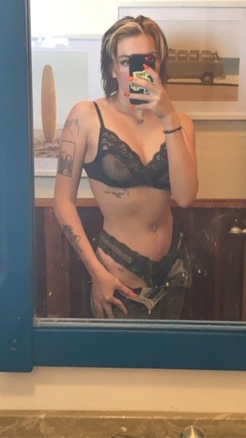 altqueen88 onlyfans leaked picture 1