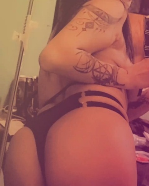 bitchwitch1019 onlyfans leaked picture 1