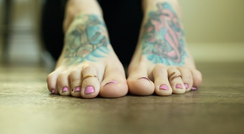 Header of clairecfeet