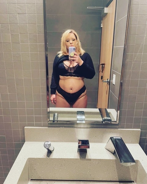 curvychristine30 onlyfans leaked picture 1