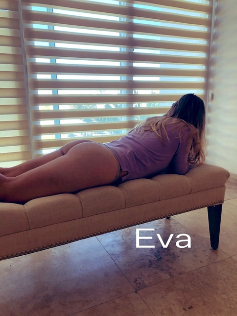 Header of evahousewife