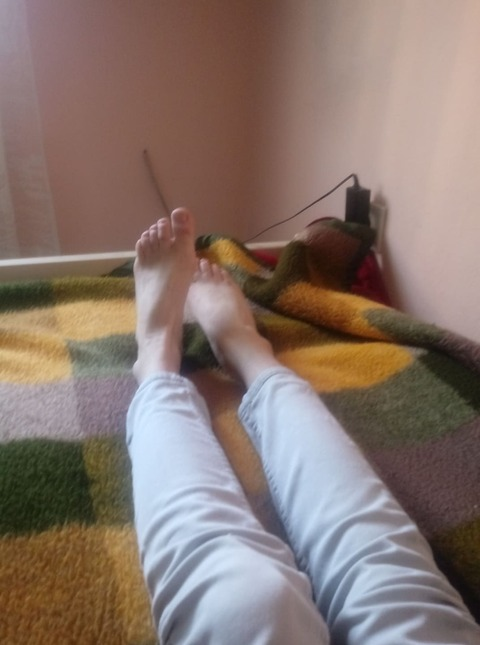 Header of feetsie94