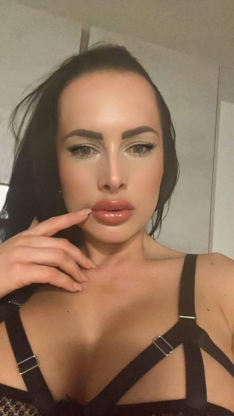 imoszkaa onlyfans leaked picture 1