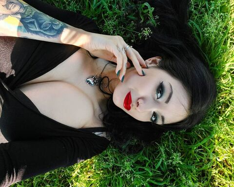 inkedsmokinggirl onlyfans leaked picture 1