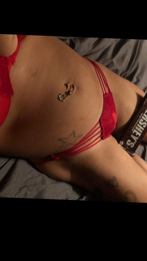 lauraboo828 onlyfans leaked picture 1