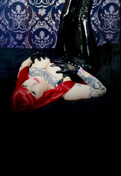 Header of leeleelunadoll