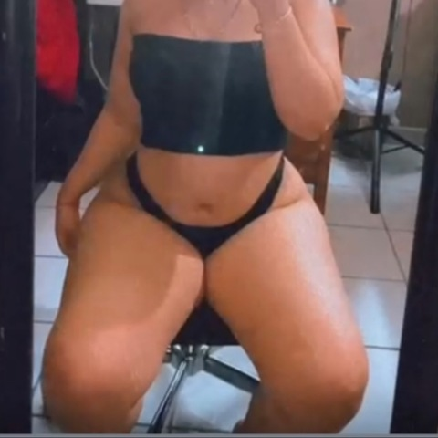 marielarv onlyfans leaked picture 1