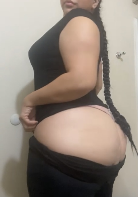 nellynellx onlyfans leaked picture 1