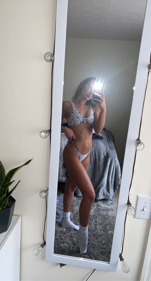 nicolebaker62 onlyfans leaked picture 1
