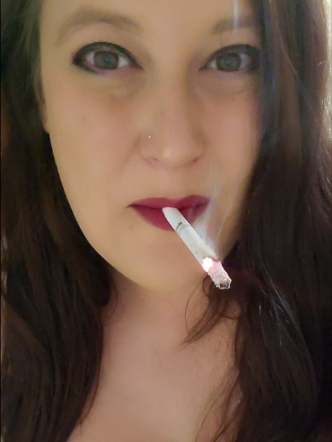 paige_smokes90 onlyfans leaked picture 1