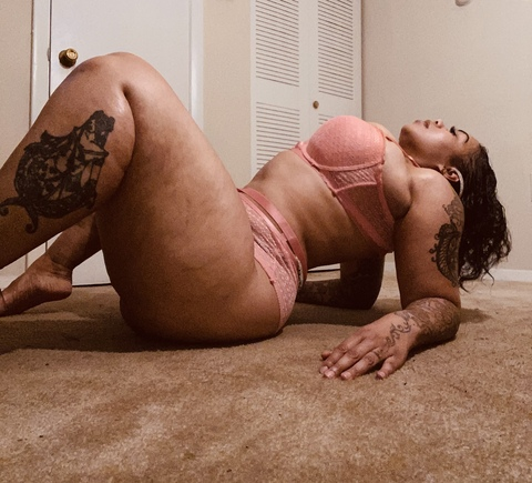 Header of tattedbaddiee