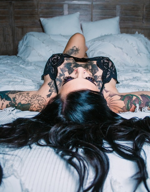 Header of tattedbratbaby