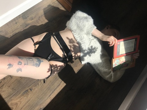 tattooedstonedcutie onlyfans leaked picture 1