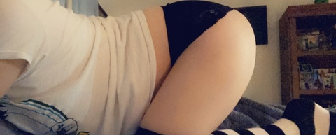 theshynerdgirl onlyfans leaked picture 1