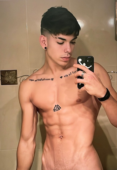 tonivip06 onlyfans leaked picture 1