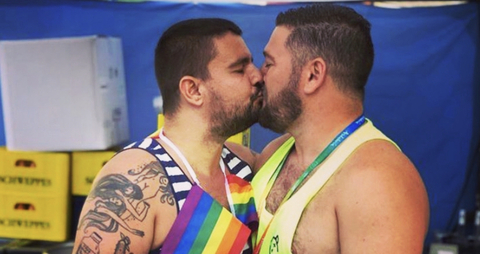 Header of twobears_spain_free