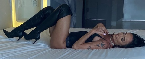 Header of xtrahotwife72